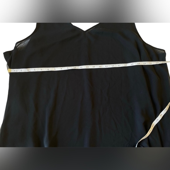 Lane Bryant - Black sleeveless double lined flowy v neck - Picture 3 of 10